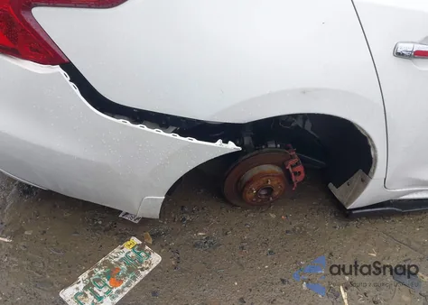 2016 Nissan Maxima 3.5 Platinum z USA, uszkodzony, nr VIN 1N4AA6AP5GC385537